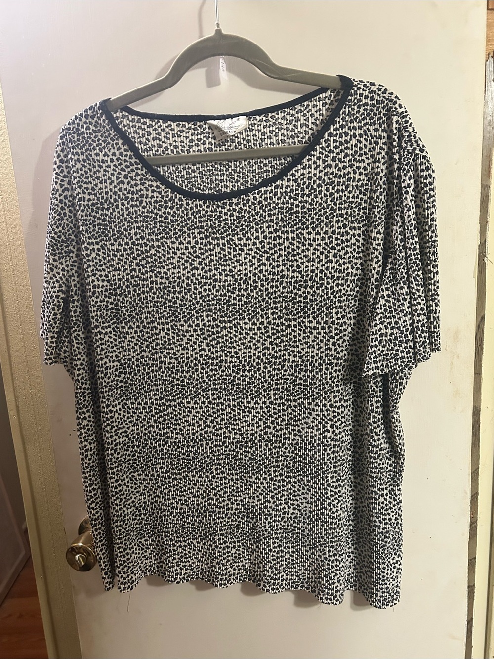 Kathie Lee Collection Black and White Short Sleeve Patterned Top